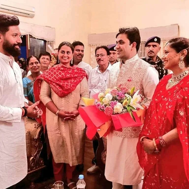 im_arun_patel04's tweet image. आज राष्ट्रीय अध्यक्ष आदरणीय श्री #Chiragpaswan जी ने जमुई में पूर्व केंद्रीय मंत्री स्व.दिग्विजय सिंह जी एवं पूर्व सांसद आदरणीया श्रीमती पुतुल कुमारी जी की सुपुत्री सुश्री मानसी जी के विवाह उपरांत वर-वधु स्वागत समारोह में शामिल होकर नव-दाम्पत्य जीवन की बधाई दी!! #lokjansaktiparty