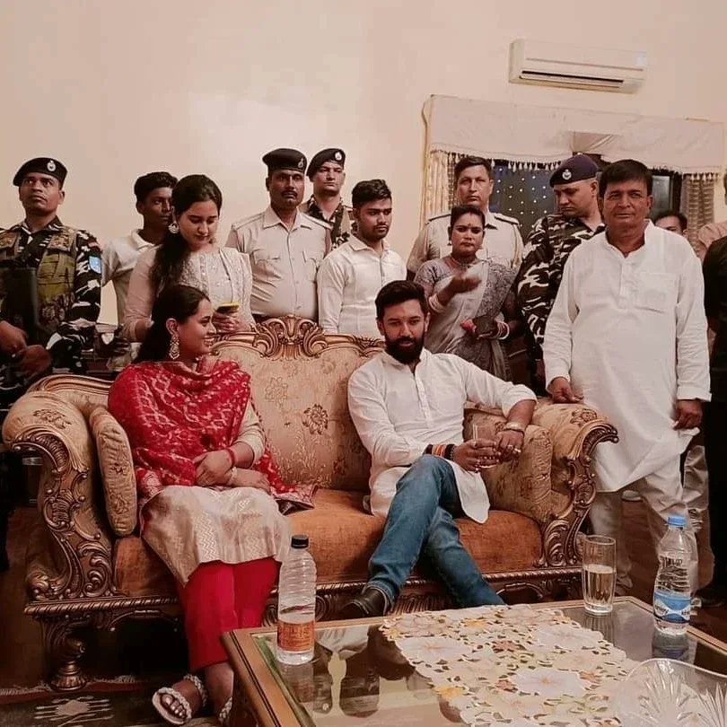 im_arun_patel04's tweet image. आज राष्ट्रीय अध्यक्ष आदरणीय श्री #Chiragpaswan जी ने जमुई में पूर्व केंद्रीय मंत्री स्व.दिग्विजय सिंह जी एवं पूर्व सांसद आदरणीया श्रीमती पुतुल कुमारी जी की सुपुत्री सुश्री मानसी जी के विवाह उपरांत वर-वधु स्वागत समारोह में शामिल होकर नव-दाम्पत्य जीवन की बधाई दी!! #lokjansaktiparty