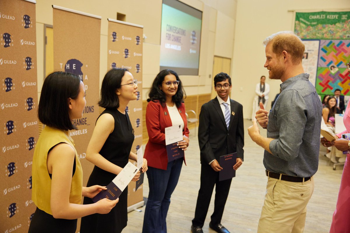 “Prince Harry, The Duke of Sussex joined alumni in Los Angeles for the first-ever in person Conversations for Change, a cornerstone program designed to bring young people together around a key social issue.”
#DianaAwards  #2023DianaAwards 

archewell.com/news/the-diana…