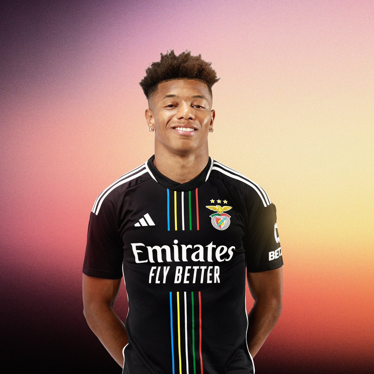 🚨Shirt Alert🚨

Benfica have released their brand new adidas away shirt!

Celebrating their 120th anniversary, the shirt features five stripes down the centre of the shirt representing each colour of their crest.

What do you think? 🤔