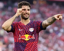 Liverpool activó la cláusula de €70m por Dominik Szoboszlai y Leipzig ya lo sabe. Los términos con el jugador están arreglados. 

Info: <a href="/FabrizioRomano/">Fabrizio Romano</a>