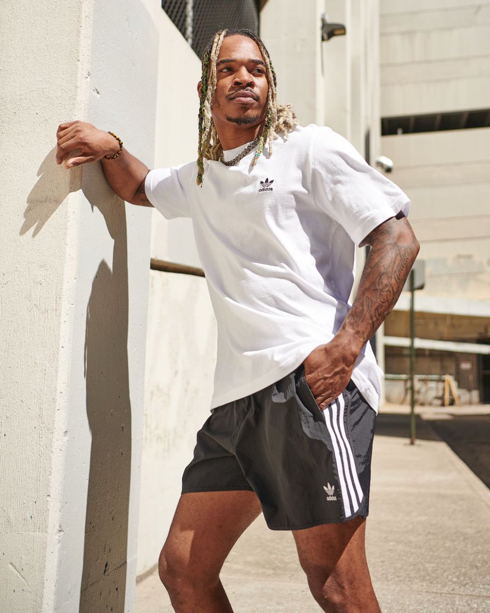 FinishLine's tweet image. Pull up with the 3-Stripes to set the Summer tone 🩳

Look through the latest #adidasOriginals and more 😎 finl.co/1oXm