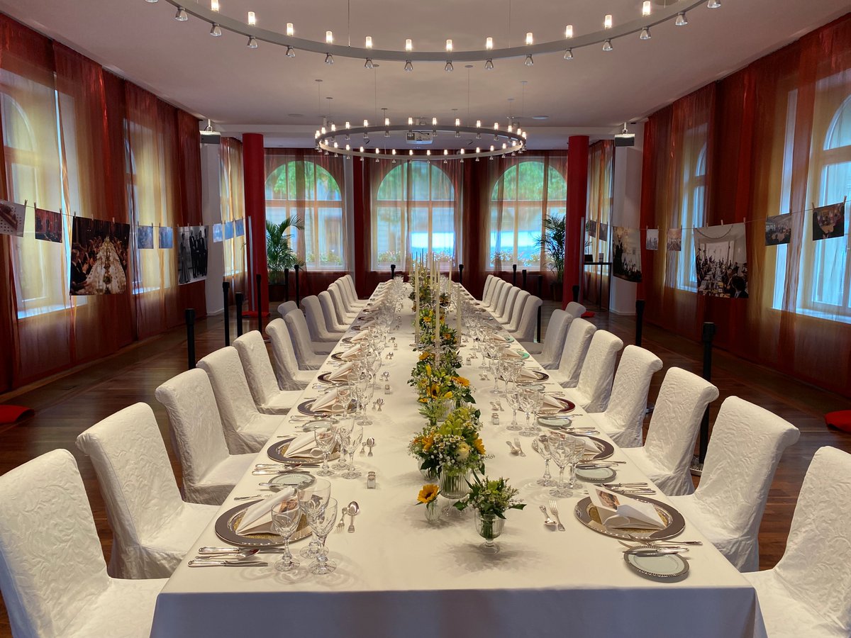 Nur noch ein Tag bis zur "offenen Bundesmeile"!  Wir   freuen uns auf Ihren Besuch im Bernerhof, wo Sie ein spannender Rundgang erwartet. Das Programm: 
👉1848-parl.ch/booklet-d 
#175JahreBV 🇨🇭