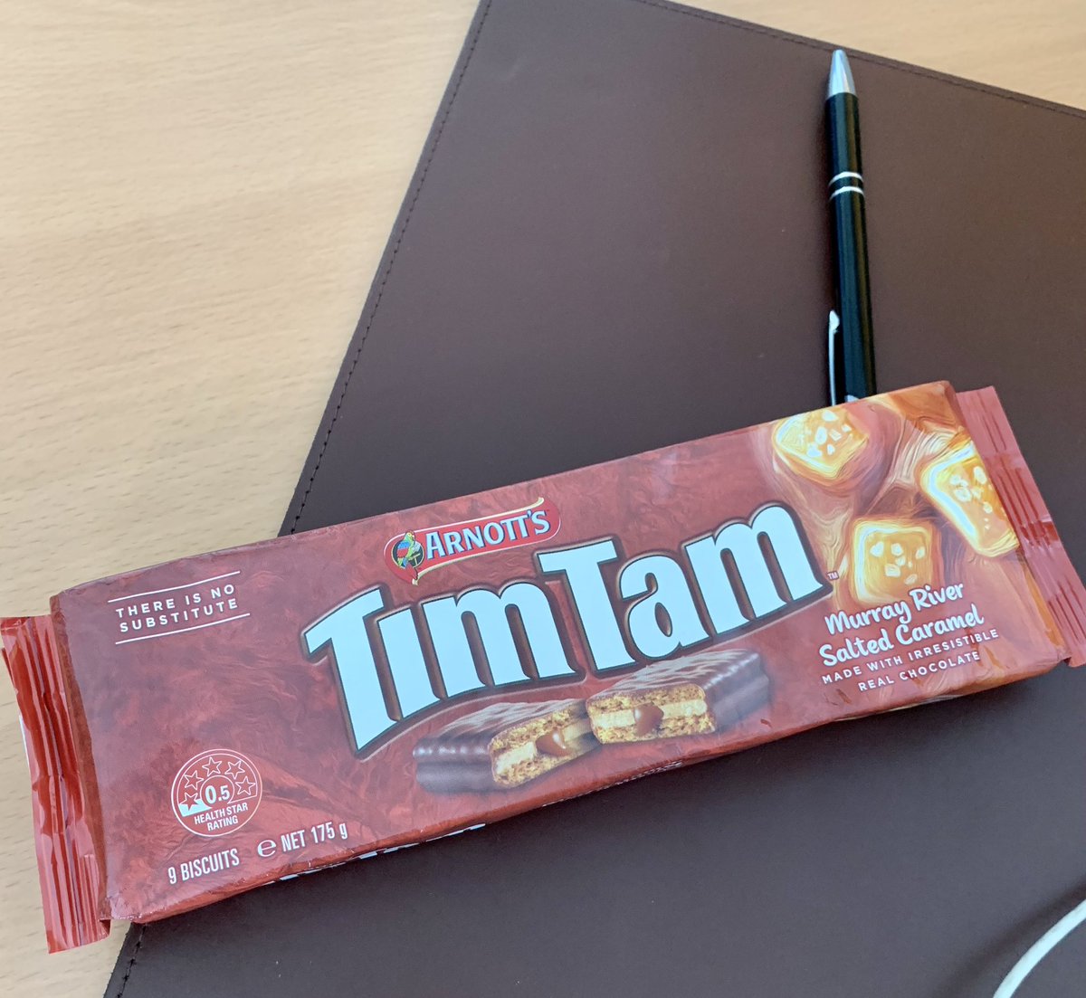 jb_morin's tweet photo. Very cool and “Eccentric” talk by Prof Ken Nosaka from @EdithCowanUni 🇦🇺🌏 at our Lab seminar today 🤝
@LIBM_lab @Univ_St_Etienne @saint_etienne_ @IRMIS_StEtienne 

Thanks for the TimTams !!!! 😋🍪☕️ https://t.co/1hHwZnuYQL