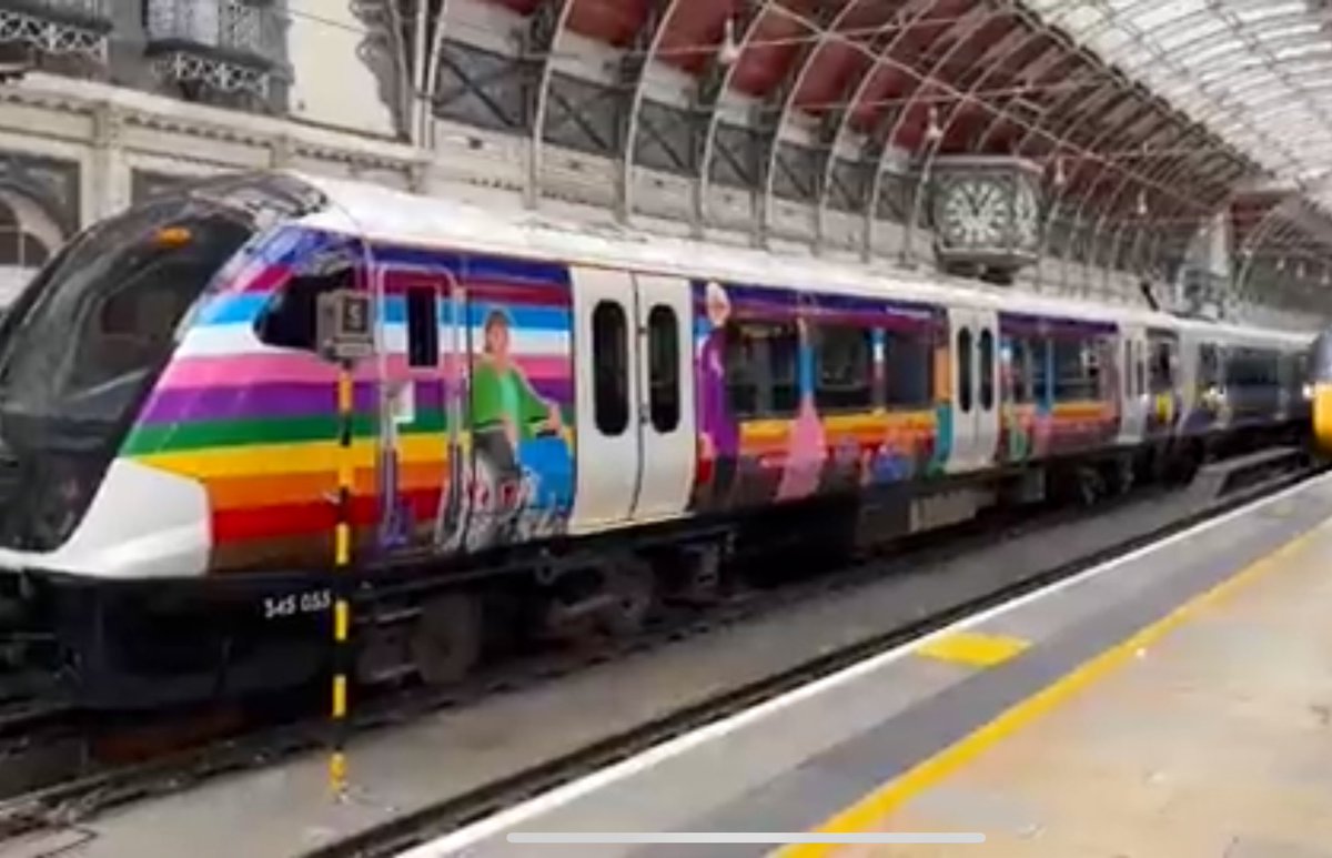 MrTimDunn's tweet image. New #trainbow alert! @TfL has re-liveried a whole Elizabeth line Class 345 train with LGBTQ+ style flags reflecting commitments to staff diversity &amp;amp; passenger wellbeing (etc). It’s kind, &amp;amp; looks superb. [PS if you hate it, pls read my thread on trainbows: ]
