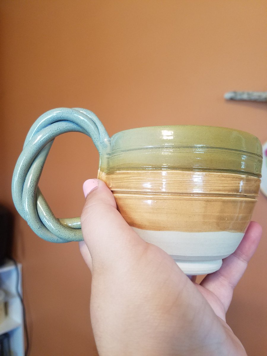 little__able's tweet photo. My pottery skills are increasing y'all https://t.co/xx3Q5JpiLx