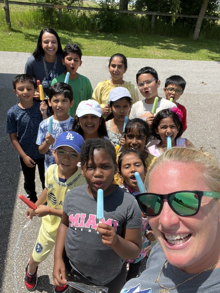 That’s a wrap on another year! Got to team teach with a pretty awesome person and learned a lot about being a planning time teacher! <a href="/MalalaYPS/">Mαlαlα Yσυѕαƒzαι P.S.</a>  #annuallastdayclassselfie