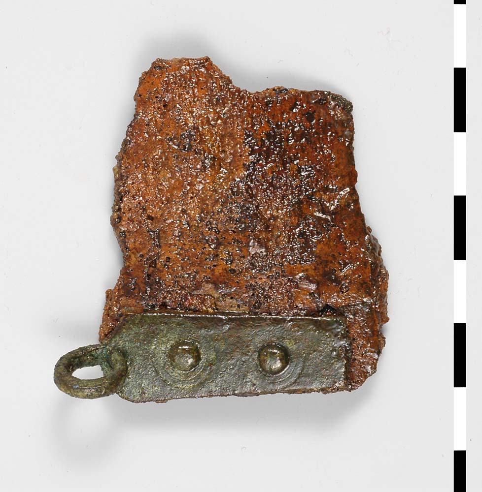 It often feels like there's not enough Roman military equipment on #FindsFriday 😲 ... so here's a fragment of Corbridge-type lorica segmentata girth hoop from Nijmegen (Hunerberg) in the Netherlands with its tie hook still attached.