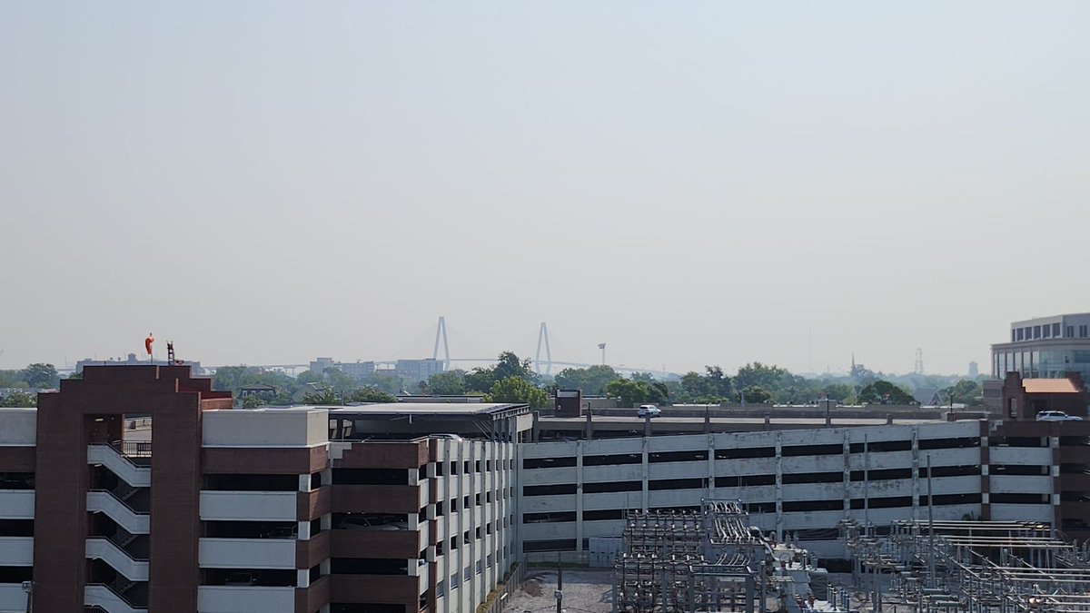 Hazy view from the Bee Street garage just now at MUSC @LCWxDave @justplainlane @NWSCharlestonSC #chswx