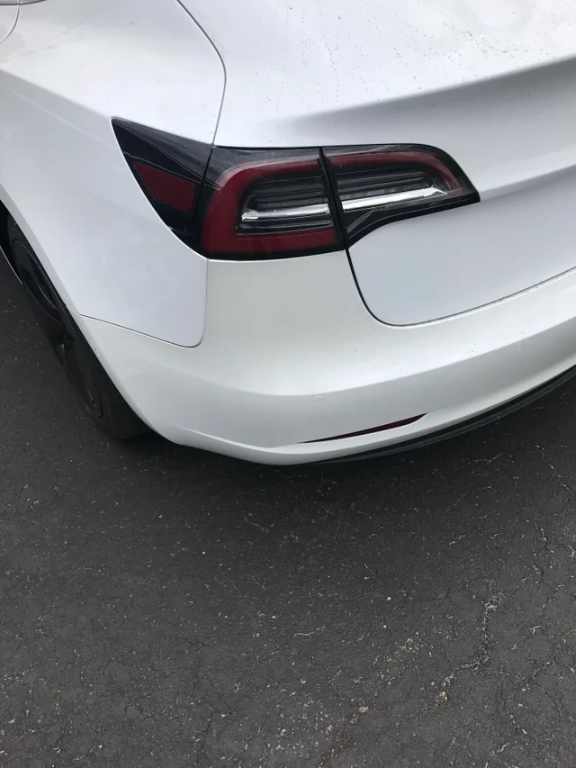 ton_aarts's tweet photo. But it's not all death or nearly killed with your Tesla.
Certainly not. Just look at #TeslaRecord example 3:
Number of times you had to return your one brand new Tesla for a repaint. So all of your Tesla looks the same color white.
Six times ( 6 )
https://t.co/JfLJ9nQgNJ https://t.co/80KKQadit9