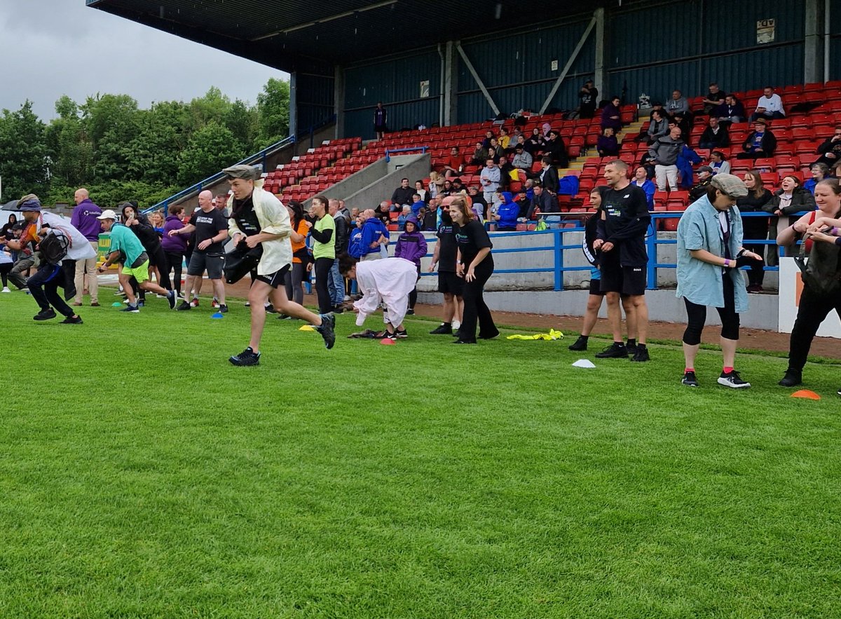 activestirling1's tweet photo. Time for the last track event - The fancy dress relay
Lot of clothes, rain and laughter
#ActiveStirling #FVRCOlympics #MakingRecoveryVisible #ReducingTheStigma #RecoveryIsPossible
@StirlingCouncil
@thepeakstirling
@FVrcvrycmmnty
@scotgov
@NHSForthValley
@RecoveryScot https://t.co/ligydfuSd5