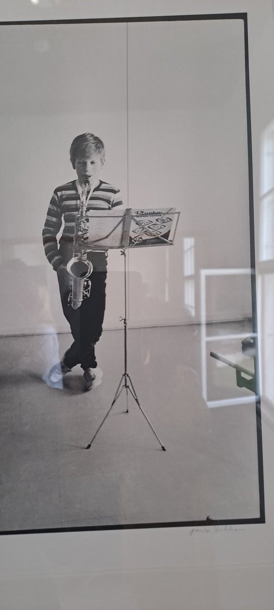 Nostagiamatka nuoruuteeni. Katri Valan kulttuurikeskuksessa #Ilomantsi,ssa avattiin Pogostan nuorisosta 1982 kertova, läänintaiteilija Paula Kukkosen valokuvanäyttely. Tuttuja löytyi... (1/x).