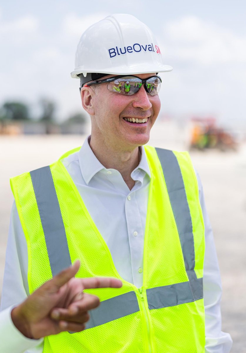 We were honored to host Deputy Sec. David Turk, LPO Dir. Jigar Shah and the <a href="/ENERGY/">U.S. Department of Energy</a> team at #BlueOvalSK TN at <a href="/blueovalcity/">Ford at BlueOval City</a> Thurs.! #BlueOvalSK, <a href="/Ford/">Ford Motor Company</a> and SK On reps enjoyed talking about #workforce development, #jobs and more! Thank you Ford Land &amp; <a href="/WalbridgeGroup/">Walbridge</a> for the tour!
