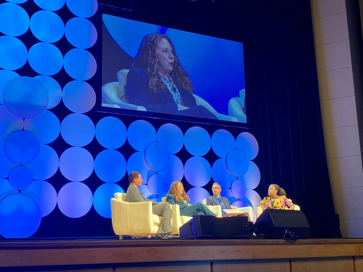 APA's tweet image. &quot;The kids are aware. they know what&apos;s going on, they are seeing the threats in real-time, and it&apos;s painful.&quot;—Dr. Megan Mooney on the #APA2022 Main Stage for &quot;The Psychological Impact of Anti-Trans Legislation&quot;

▶️at.apa.org/xhs