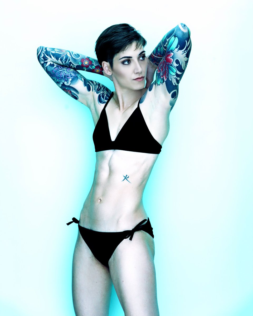 antoniscot_ph's tweet photo. Black and Blu
#antoniscot_photo
#color #ritrattofotografico #modella #milano #glamour #fineart #naked #nudeart #portraitphotography #portrait #skin #beauty #iconic #tattoo #boudoirphotography #alternative #nudo #studio #woman #lingerie #mutedcolors #bathingsuite #fitness #inked https://t.co/UNThXWNH8l