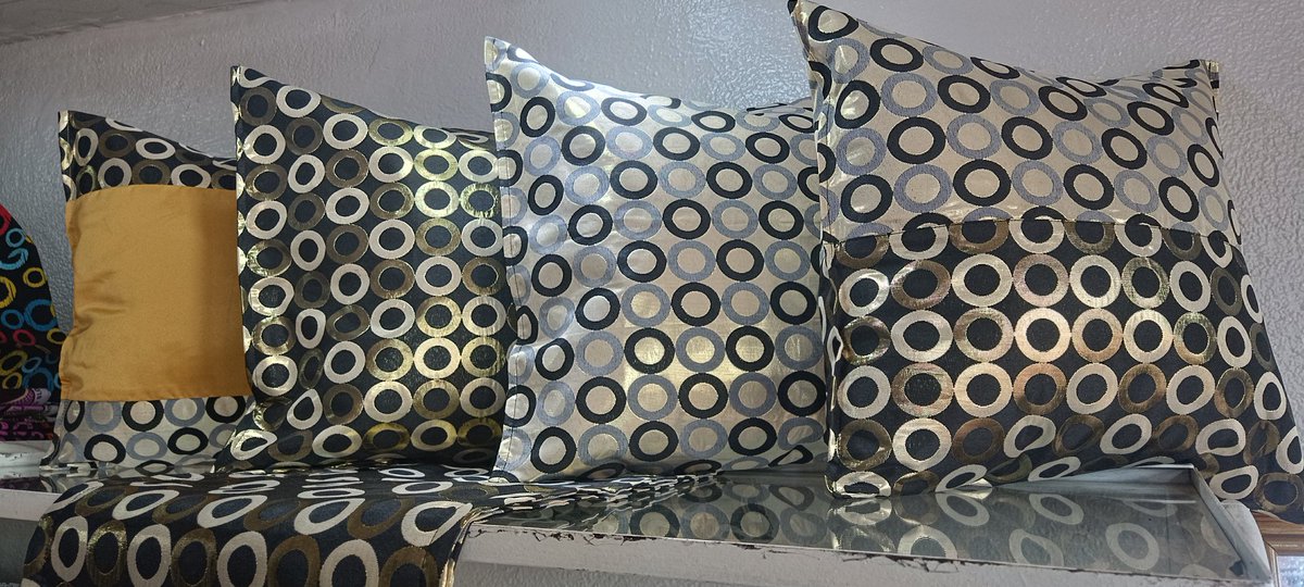 BerthierAce's tweet photo. #MadeInCameroun
#ChezMoiAuCmr
#Yaoundé
Finisterien (Entre la poste centrale et acropole)
La boutique Tina est ouverte.
Venez découvrir 
Contact : 697175667
1/ https://t.co/4hZ6l79TPK