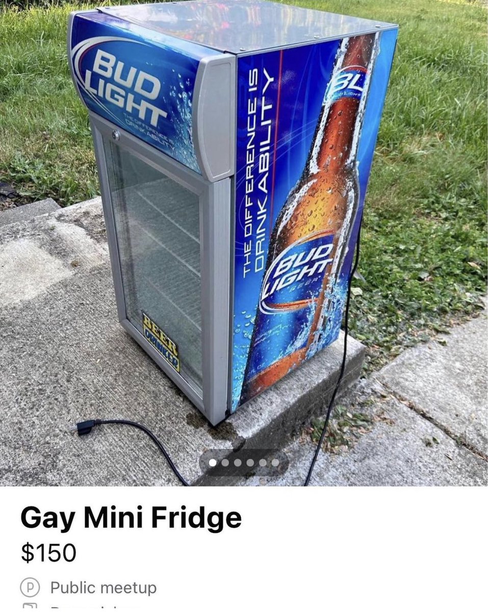 DefinitelyBrock's tweet photo. @budlight https://t.co/JB1WXIdXml