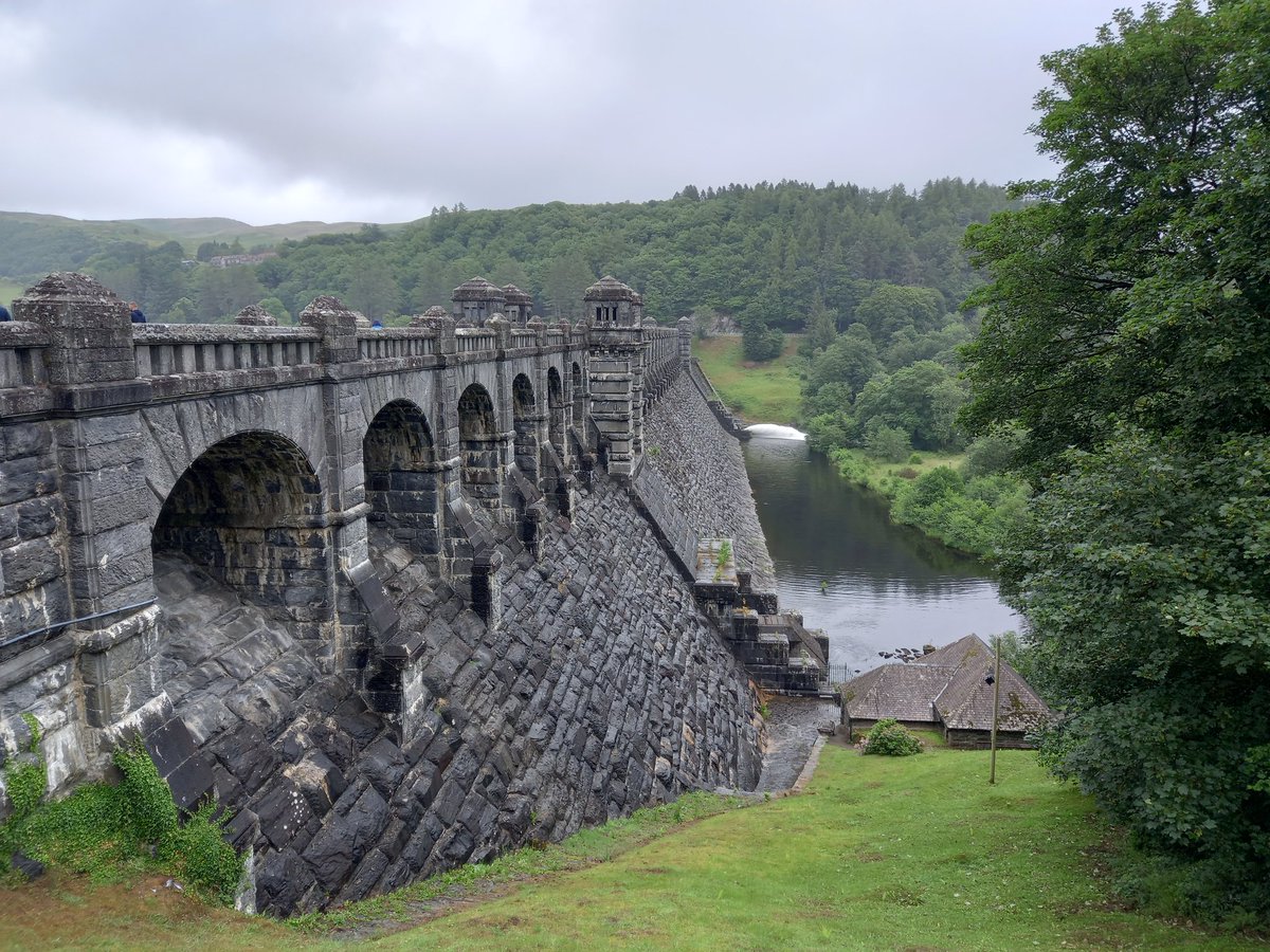 Managed to get out for a refreshing stroll in the Welsh drizzle today to blow away some cobwebs. Hope everyone has a good end to their week 

#FridayFun @visitwales