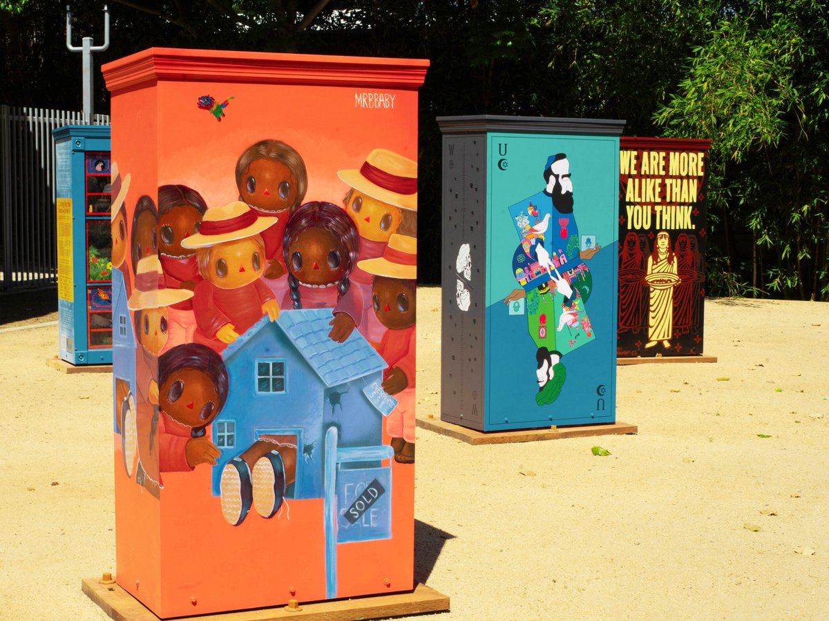 JArtsBoston's tweet photo. Can you believe these incredible larger-than-life Tzedakah boxes?! 🤩 We're inspired by how artists in LA embraced the concept of #BetheChange and made it their own. Visit https://t.co/8Uzd944Dpw to learn more about Be the Change in LA. @Skirball_LA https://t.co/8mcJBkK35O