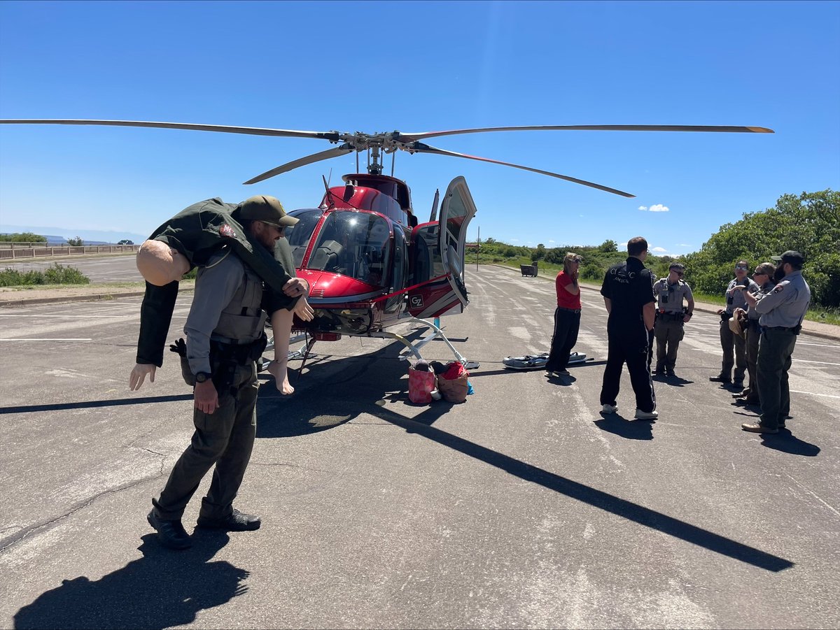 ClassicAirM's tweet photo. Awesome work, @Mesa Verde National Park !!! Some Landing Zone fun 🚁🚁🚁Thanks for letting us drop in. https://t.co/Pe8Qj7Znsx