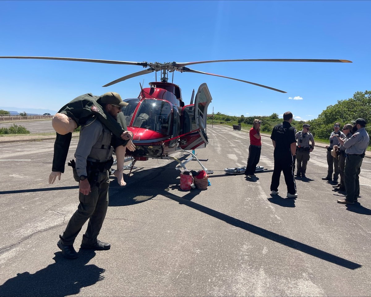 ClassicAirM's tweet photo. Awesome work, @Mesa Verde National Park !!! Some Landing Zone fun 🚁🚁🚁Thanks for letting us drop in. https://t.co/Pe8Qj7Znsx