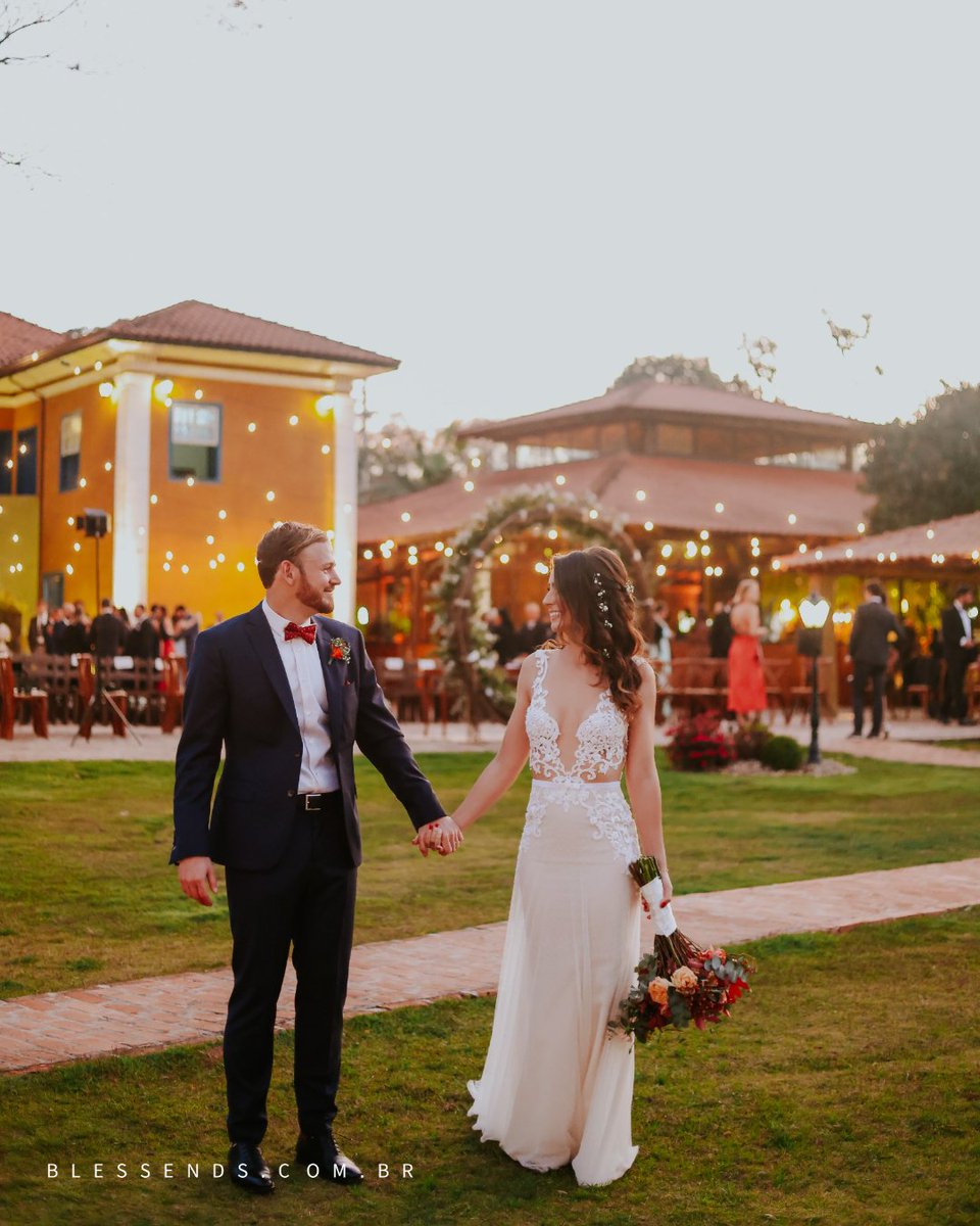 blessends_'s tweet image. O amor é a luz que ilumina nossos caminhos, a força que nos impulsiona a superar desafios e a magia que transforma momentos comuns em memórias inesquecíveis. Ele é o elo que conecta corações, transcende fronteiras e desafia o tempo. 💕✨#casamentos2023 #noiva #noivo #noivado