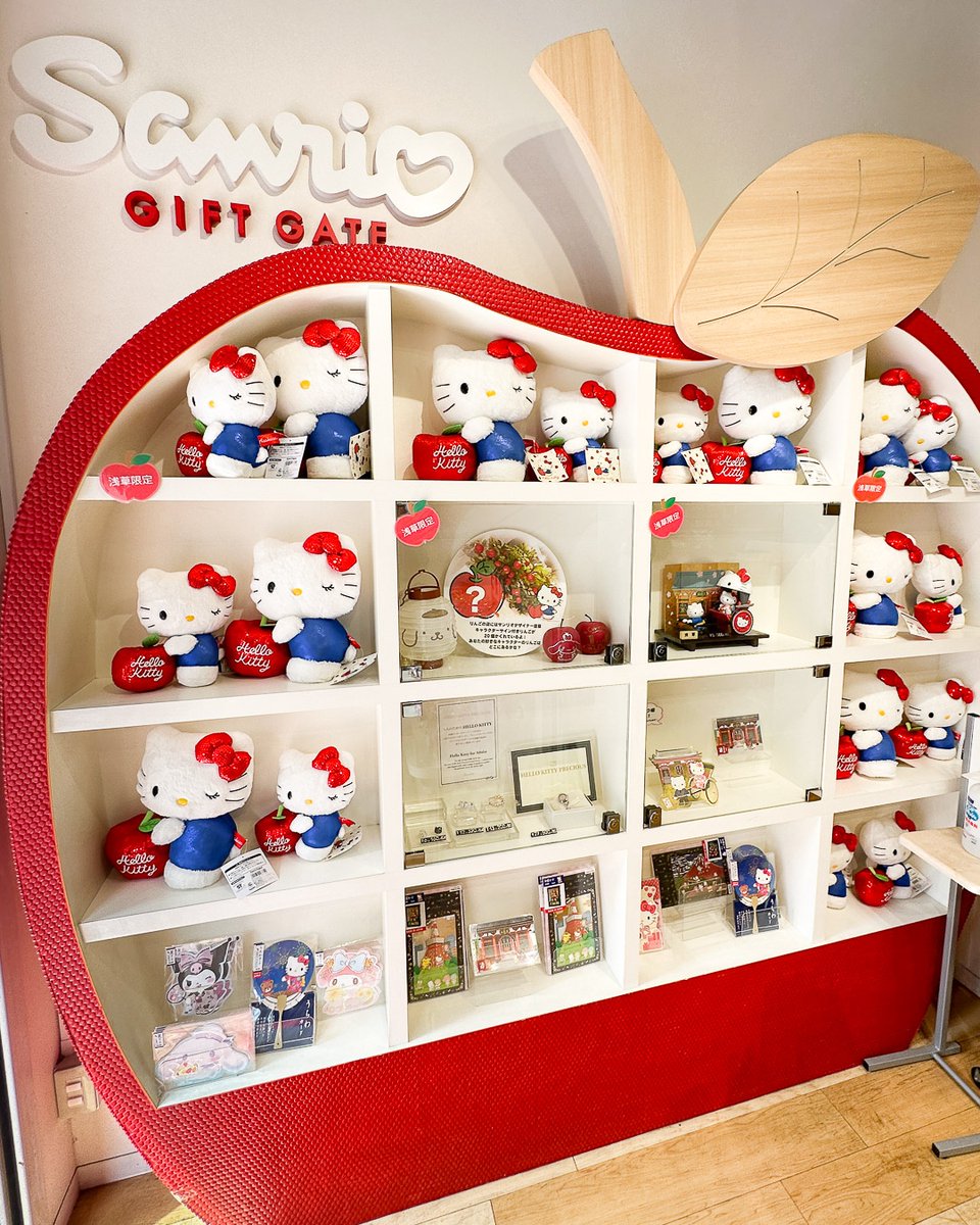 KawaiiBoxCo's tweet image. Is this enough to satisfy your Hello Kitty obsession? 🤩 These super kawaii plushies were on display while we were strolling around the Sanrio Gift Gate at Asakusa. ✨ We might just take this cute apple shelf home! 

#hellokitty #hellokittyaddict #hellokittystuff #hellokittycore