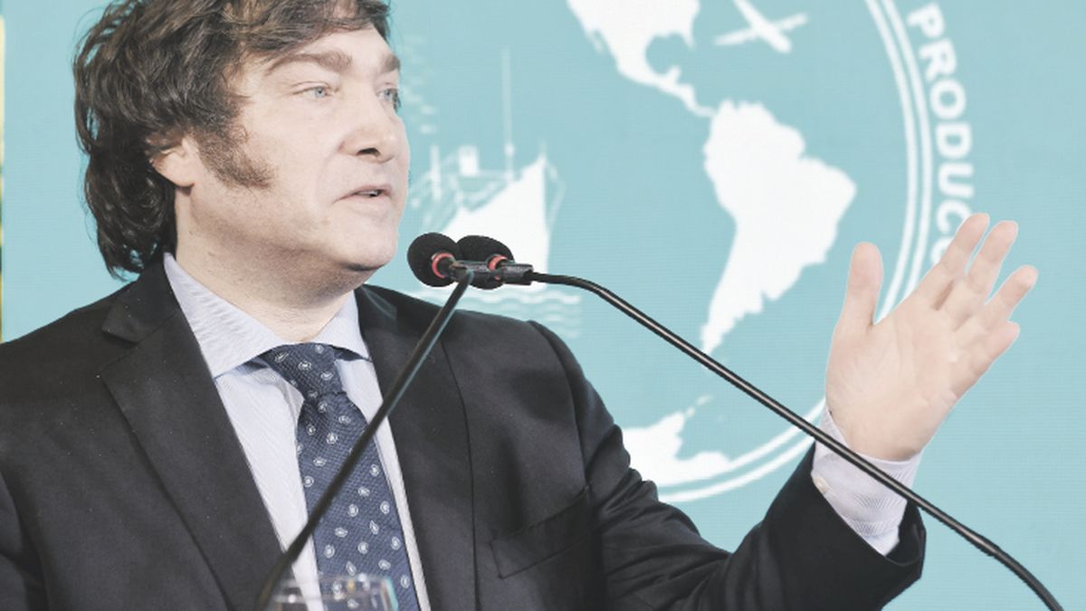 Comuna13caba's tweet photo. El diputado y precandidato presidencial de la Libertad Avanza (LLA), Javier Milei defendió ayer la propuesta liberal en el Consejo Interamericano de Comercio y Producción (CICyP), en un encuentro donde aseguró que “las necesidades son infinitas y los

https://t.co/5WrpoQkCQI https://t.co/OEzFHPzYxy
