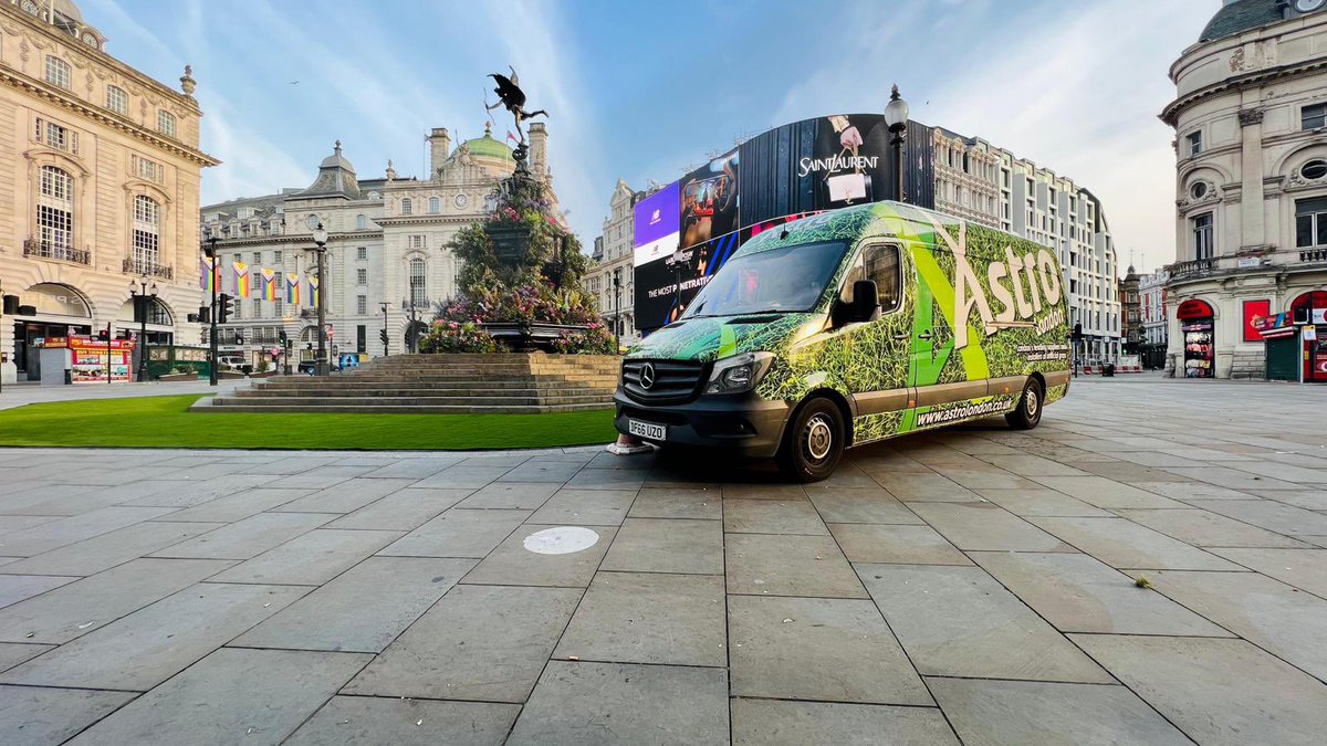 AstroLondon tweet picture