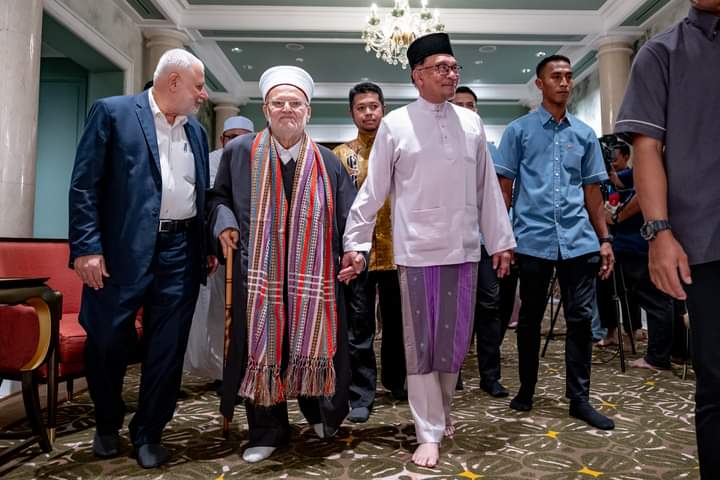 adamyusuf88's tweet photo. Surat Penghargaan Imam &amp; Khatib Masjid Al-Aqsa Palestin kepada YAB Perdana Menteri @anwaribrahim https://t.co/sxSOjb9iGv