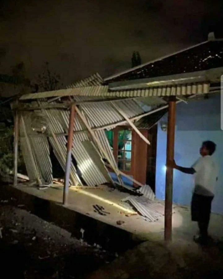 merapi_uncover's tweet photo. Dampak gempa barusan min.. 
dusun srepeng,dusun dengok,dusun kuwon tengah,Lor pacarejo semanu gunung kidul
Semoga mandli..🙏🏻

Source: awpwardanaa https://t.co/neq4v4dvmd