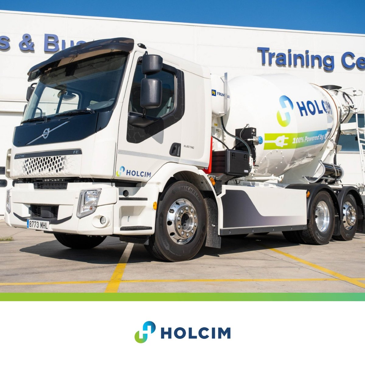 Holcim_es's tweet image. ¡Ya tenemos la primera hormigonera eléctrica de España!🔌

Esta hormigonera eléctrica modelo #VolvoFE, pionera en la industria de distribución de hormigón, comenzará a operar en obras de ámbito urbano y residencial en Madrid.🏗️♻️

#ConstruyendoProgreso #Descarbonización