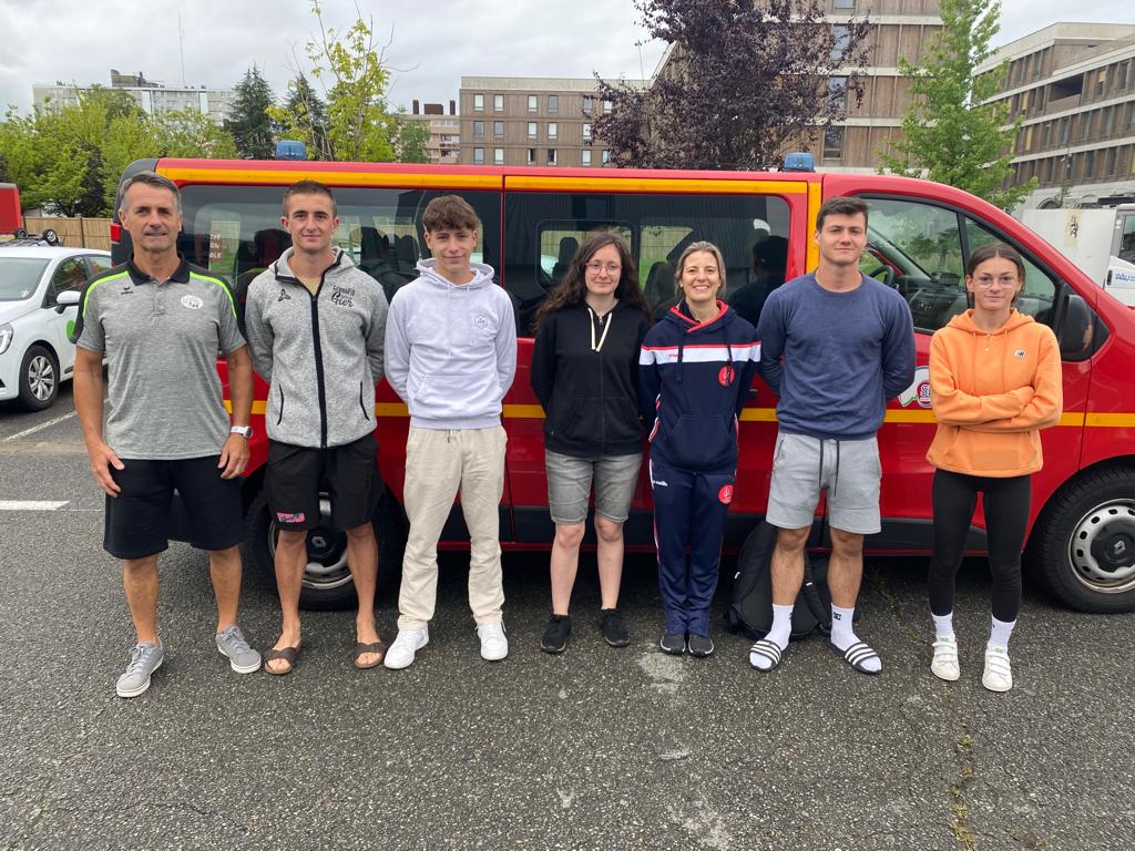 sdis64's tweet image. 🏃🏃🏃 Départ des sapeurs-pompiers du #SDIS64 pour participer à la finale nationale du Parcours Sportif du Sapeur-Pompier #PSSP à Saint Etienne (Loire) ce samedi 1 juillet 2023 !

💪 Bon courage à la délégation des Pyrénées-Atlantiques !

#PSSNational2023 #sapeurspompiers