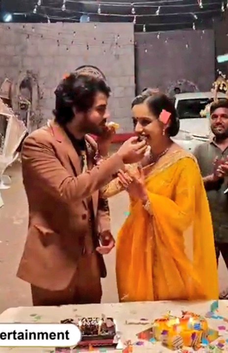 Obviously pata tha ye din kabhi na kabhi aayega hi 😢😢 but fir bhi rona aa gaya 😭😭😭 ye video dekh ke bohot royi hu 🥺🥺 4 saal se saath kaam kiya hai aur ab alag ho rahe hai inke liye bhi aasan nahi hoga 😭😭

WE MISS YOU ABRARGUN

 #AbrarGun #RuSha #NayAt #YehHaiChahatein