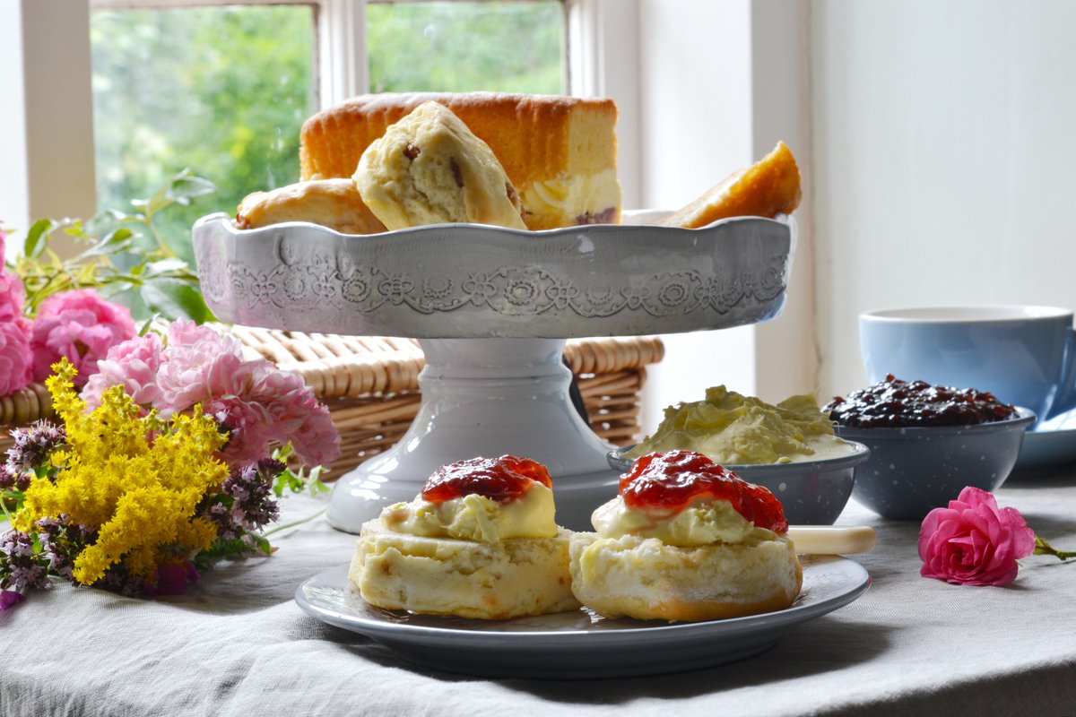 BritishHamper's tweet image. Happy National Cream Tea Day!
Are you team #Devonshire or #Cornwall? 🍓

#NationalCreamTeaDay #AfternoonTea #CreamTea #JamandCream