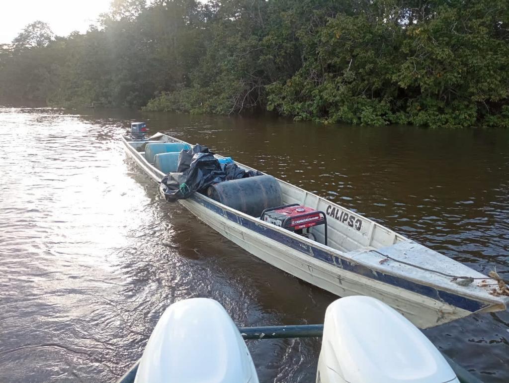 La FANB ha demostrado una vez más su compromiso con la seguridad de nuestra patria. En Yapacana, encontraron y destruyeron equipo peligroso. 
#PatriaProductiva
#PuebloYGNBUnidosVenciendo