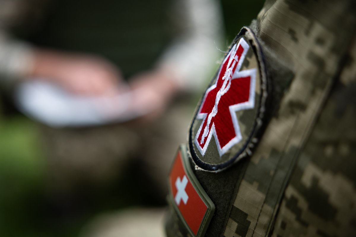 DefenceHQ's tweet photo. The first cohort of Ukrainian medics trained on Op Interbow completed their course today. 

The medics have learned vital life-saving medical techniques they will now take back to the frontline. 

Learn more about Op Interbow here:
https://t.co/IMuSNwZMOR

🇺🇦#StandWithUkraine https://t.co/SXK4CnGj3b