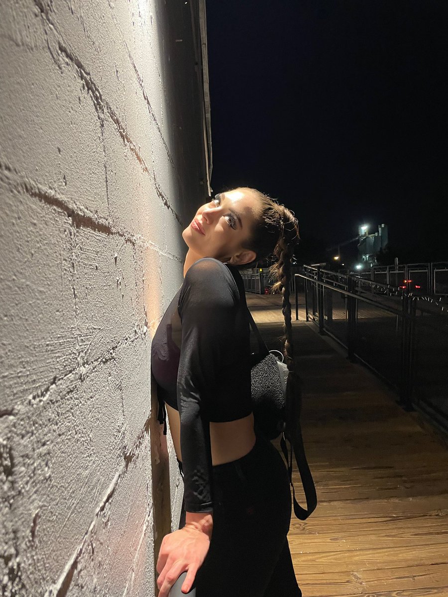 CJMilli's tweet photo. Felt cute so here I am 🖤 Hope everybody is having a great Friday! Tell them spirits to back up off you bc we on good vibes only !! https://t.co/XjYWi1xOgL