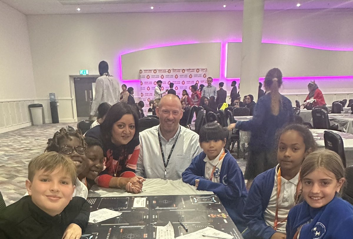 A great day learning the importance of managing money to combat the cost of living crisis. Well done to our two teams 👍🏻 <a href="/woodberrydownN4/">Woodberry Down</a> and great to see <a href="/rokhsanafiaz/">Rokhsana Fiaz OBE</a> supporting the children and a great cause <a href="/DotDotFire/">Forest Fables 🍃 OUT NOW on Android!</a> #financialliteracy
