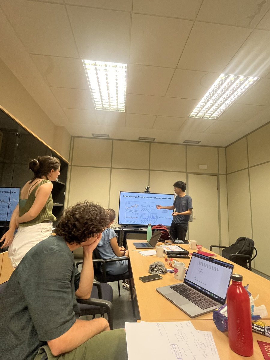 pullano_giulia's tweet photo. Very happy to be tutor @Complexity72h, w/ project “Disruption of outdoor activities caused by wildfires shapes circulation of respiratory diseases”. Thanks to my amazing team for this crazy 72h❤️@ArreguiGarcia @ClaudioAscione @arianna_pera1 @boxuanwang14 Davide Stoco @eugeValdano https://t.co/PqHbJJICdm