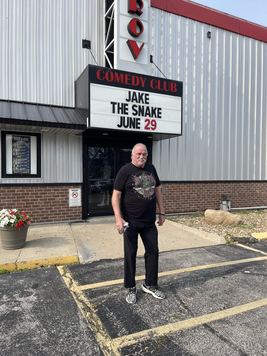JakeSnakeDDT's tweet photo. #Cleveland rocks!

Great way to wrap up the #LastCallTour of Ohio last night with some fun at @ClevelandImprov.

What cities do you want to see my show in next?

#AEW #AEWCollision https://t.co/BnuZTBeQqq
