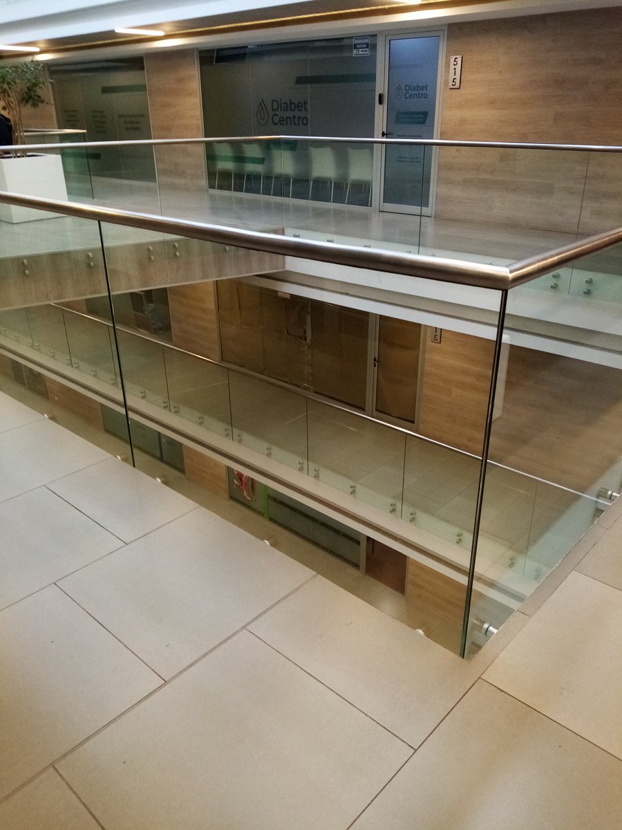 Nunca antes había visto una barandilla de seguridad más insegura