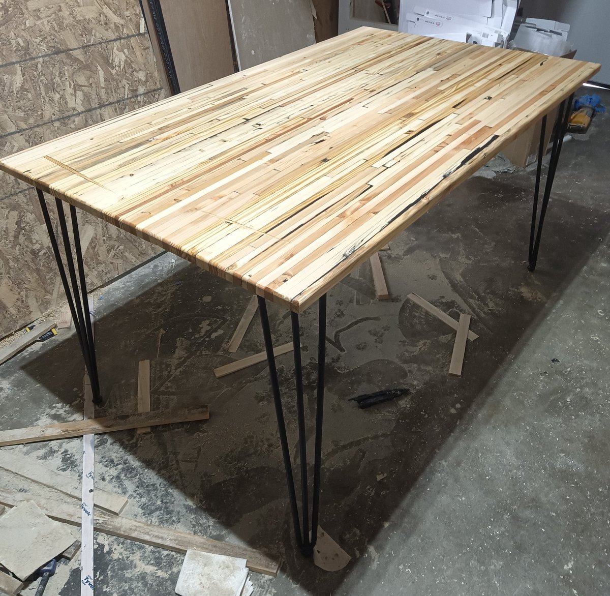 This is almost done. Made a kitchen table out of pallet wood, filled cracks with epoxy. Hopefully it's sellable.
