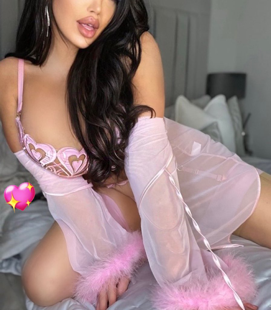 G on X: Goddess Chloe Rose appreciation tweet @chloerose_ox You want to  serve, you need to serve. Time to give in.. 😈 t.cosw0hP0dUw7  t.co4i4rQUz1q9  X