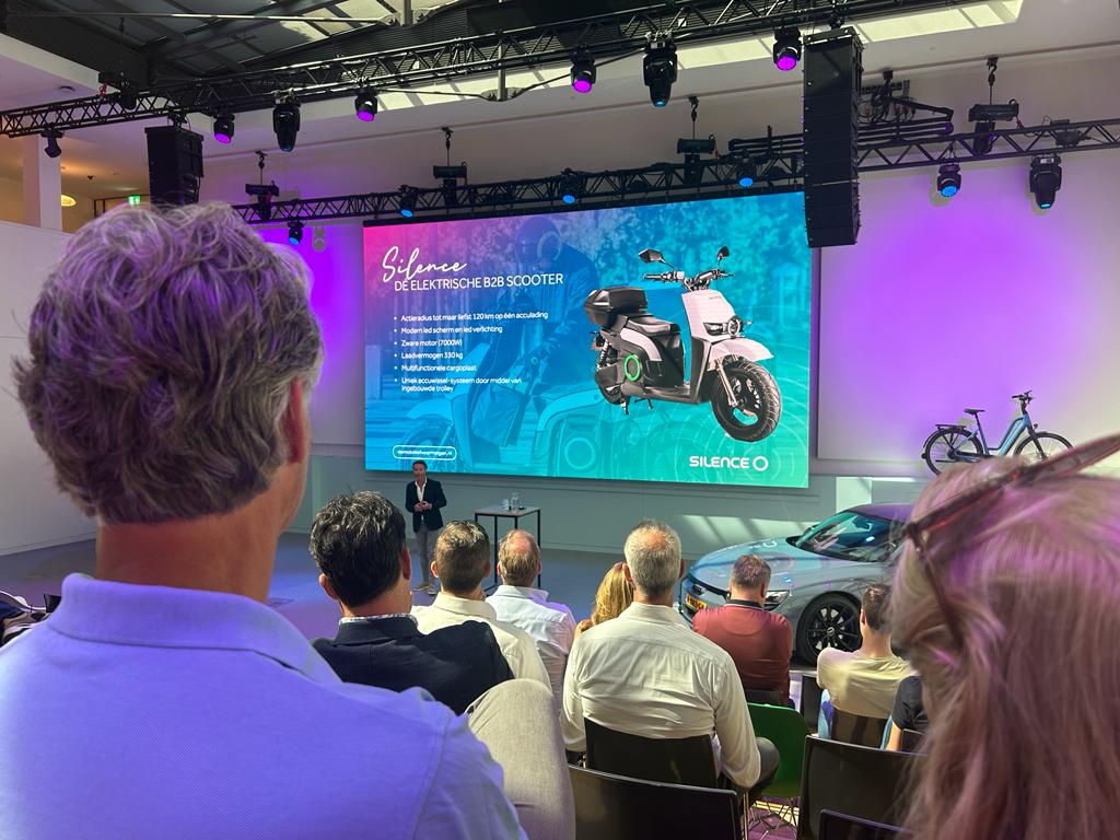 EMilerscom's tweet image. Vorige week organiseerde De Waal Autogroep en ALMN het Future Mobility Event. Tientallen ondernemers hebben wij tijdens deze inspirerende dag kennis mogen laten maken met de Silence e-scooter. Profiteer nu van onze zomeraanbieding: lnkd.in/eKjAUGGy
#futuremobility #silence