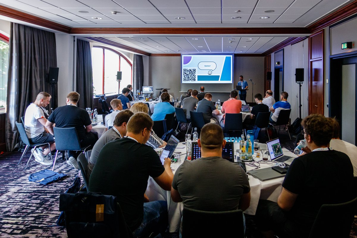 WazeGermany's tweet photo. [Community-News]
#Waze #Germany goes #Köln!
Am vergangenen Wochenende fand das Waze #DACH #Local #Meetup statt.
25 ehrenamtliche #Editoren und 2 Waze-Mitarbeiter vor Ort, sowie online zugeschaltete Editoren, nutzten die Möglichkeit, sich gemeinsam auszutauschen und kennenzulernen https://t.co/ByXFvFitet