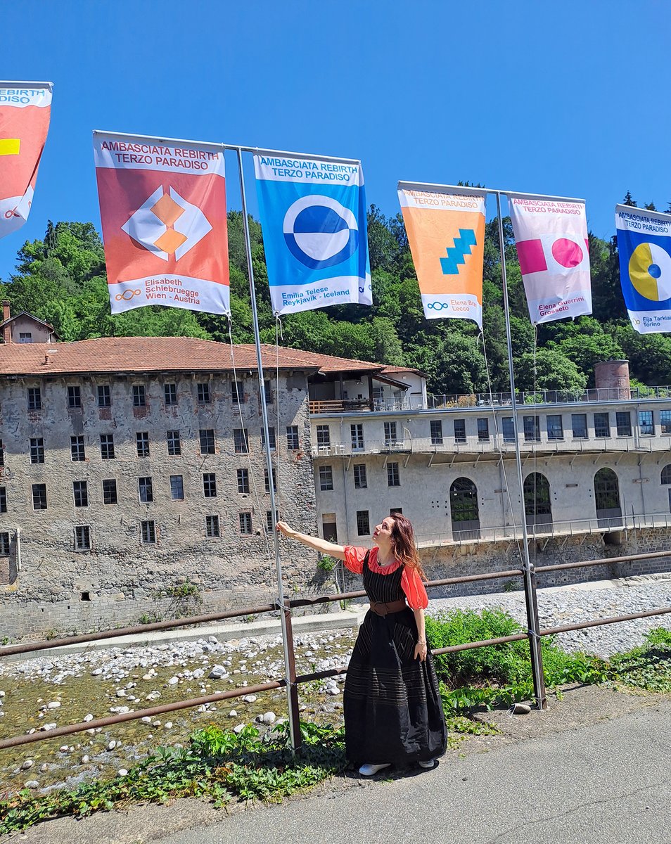 La mia bandiera di Ambasciatrice Terzo Paradiso per l'Islanda sventola a Cittadellarte, Biella. 
Su invito di Michelangelo Pistoletto, dal 2012 sono Ambasciatrice del Terzo Paradiso, un progetto globale per l'idea di pace preventiva #pistoletto #pacepreventiva #PACE #emiliatelese