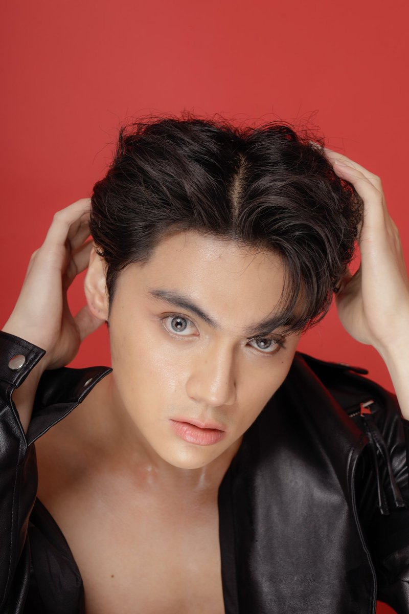 iamceolexx's tweet image. Spotlight On!

Photographed by @RxandyCapinpin 
Styled by @/ryebreadismyname

Grooming by #HAIRBYMYCKE @myckearcano 
Assisted by @/jam_jacobe