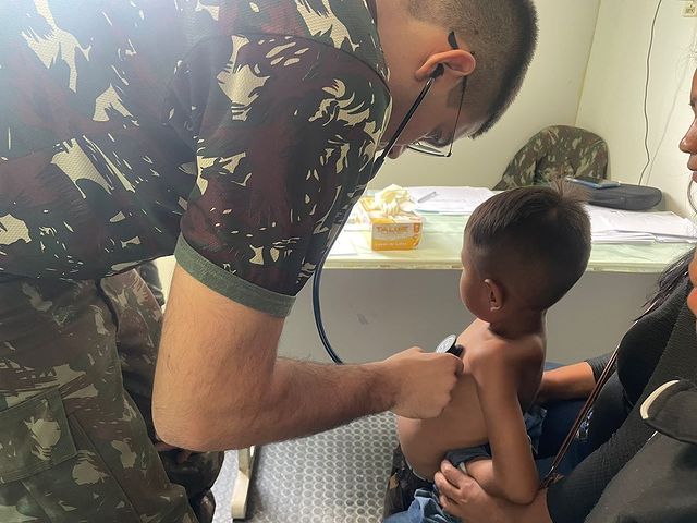 cma_exercito's tweet photo. 🤝🩺@exercitooficial, por meio do Hospital de Guarnição de Tabatinga, leva atendimento médico e suporte a três comunidades indígenas no #AltoSolimões. 

👥A ação cívico-social beneficiou mais de 1500 pessoas. #ComunidadesIndígenas https://t.co/YxVIS3jHP2