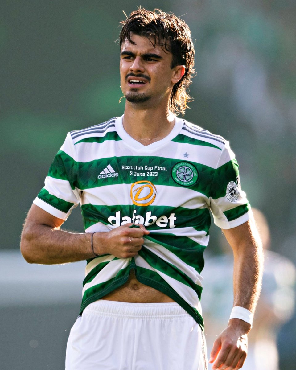 IttiMania's tweet photo. أحد جماهير سيلتيك الاسكتلندي 🍀 : 

الى جمهور #الاتحاد الذي يريد ان يعرف من هو جوتا ، اللاعب في عالم آخر ، أحد افضل لاعبين سيلتيك في العصر الحديث ولديه كل المميزات التي يستطيع بها ان يذهب الى لفل آخر ، مهاراته تشعر انها مزحة ، تحكمه بالكرة في لفل آخر ، لديه مهارات السامبا التي تتوقعها من أعظم اللاعبين البرازيليين، ويستطيع التسجيل من أي منطقة في الملعب فقط من أجل المرح ! ستوقعون بحب الرجل وأتمنى ان يشعر معكم ولو حتى بنصف التقدير الذي كان يتلقاه بنادي سيلتيك.